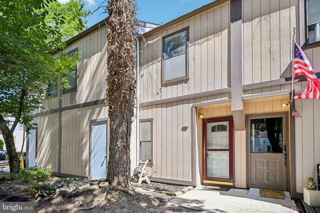 a view of a entrance of the house