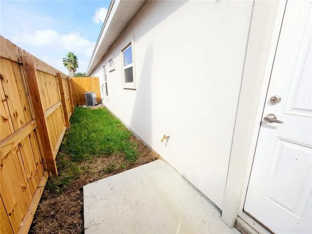 $990 | 3819 Bella Costa Drive, Unit 1, Weslaco, TX 78596