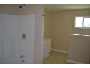 402 Lynfield Road Bristol, TN 37620 - Photo 6 of 8 hall bath
