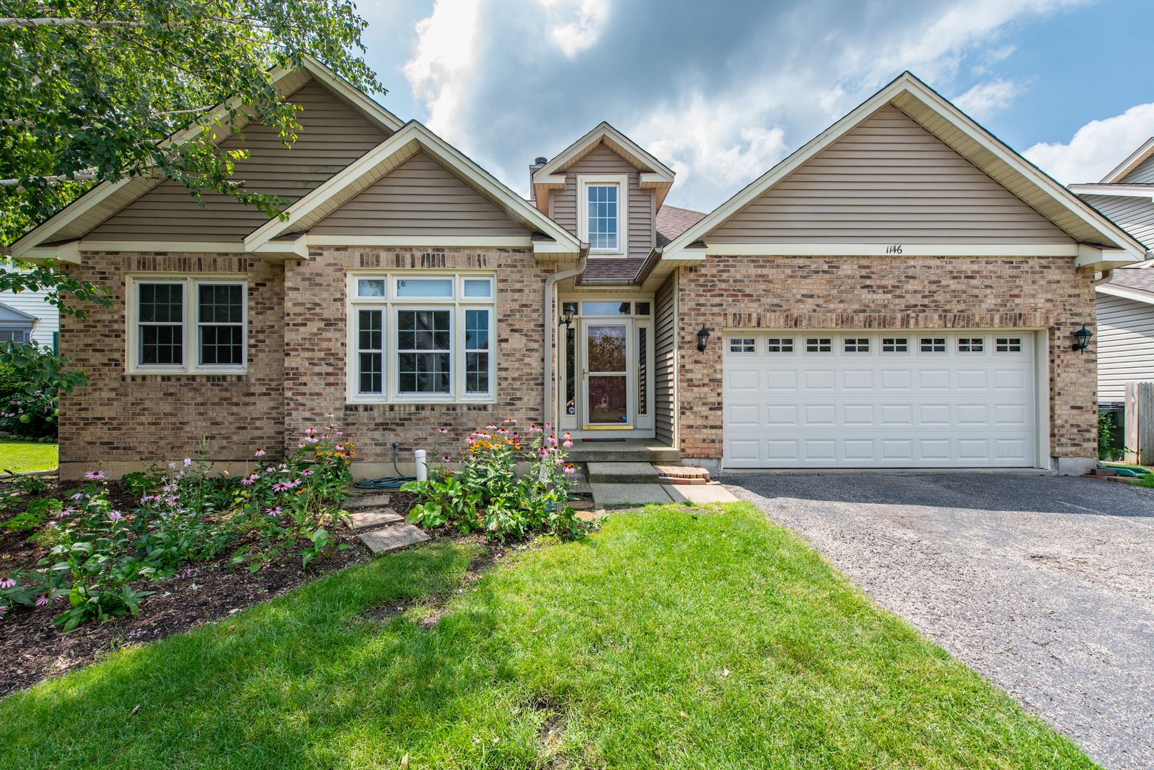 1146 Edgewater Lane Antioch, IL 60002 - Photo 2 of 23 front view of a house and a yard