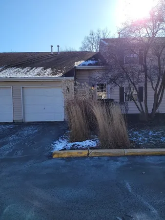 $1,700 | 21 North Park Boulevard, Unit F, Streamwood, IL 60107