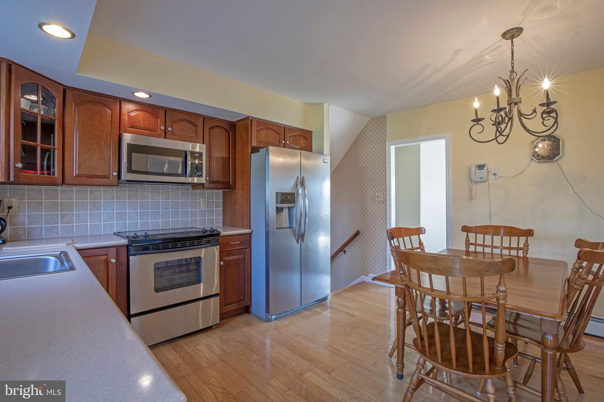 34 East Robin Road Holland, PA 18966 - Photo 11 of 38 Kitchen with SS applicances and indirect lighting