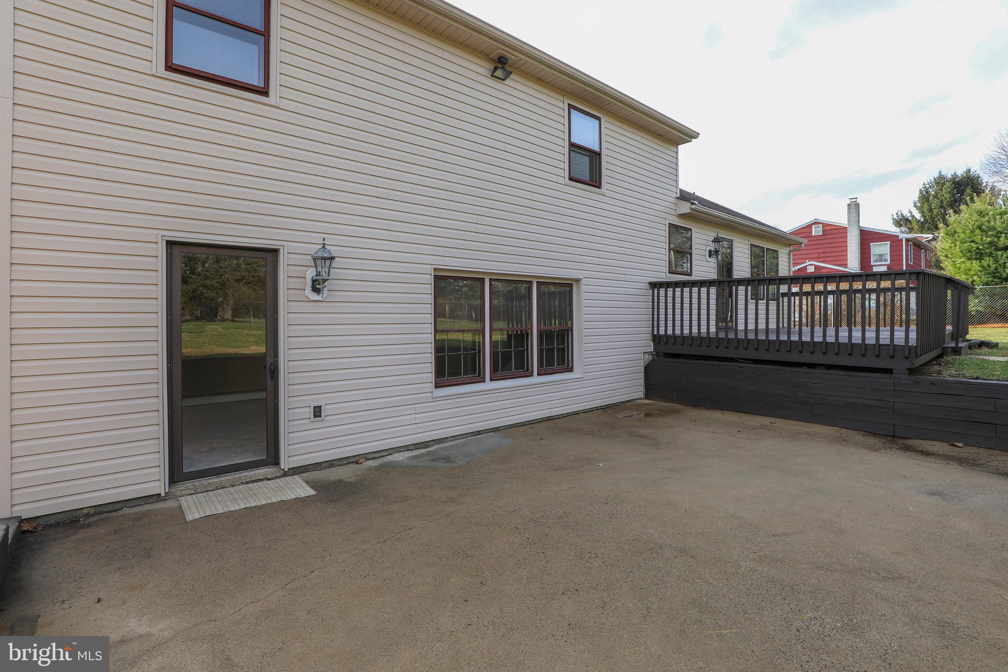 34 East Robin Road Holland, PA 18966 - Photo 31 of 38 Patio