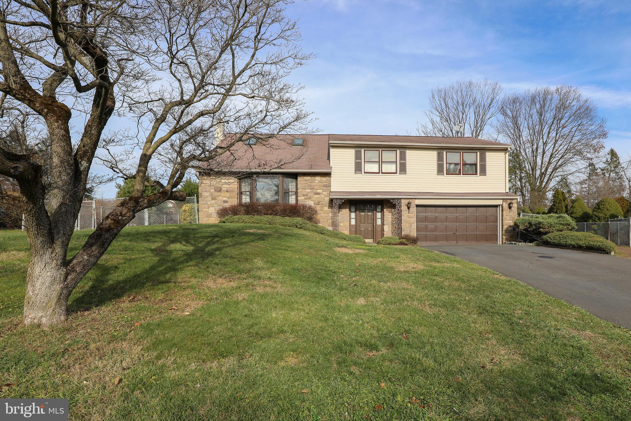 34 East Robin Road Holland, PA 18966 - Photo 35 of 38 Front View