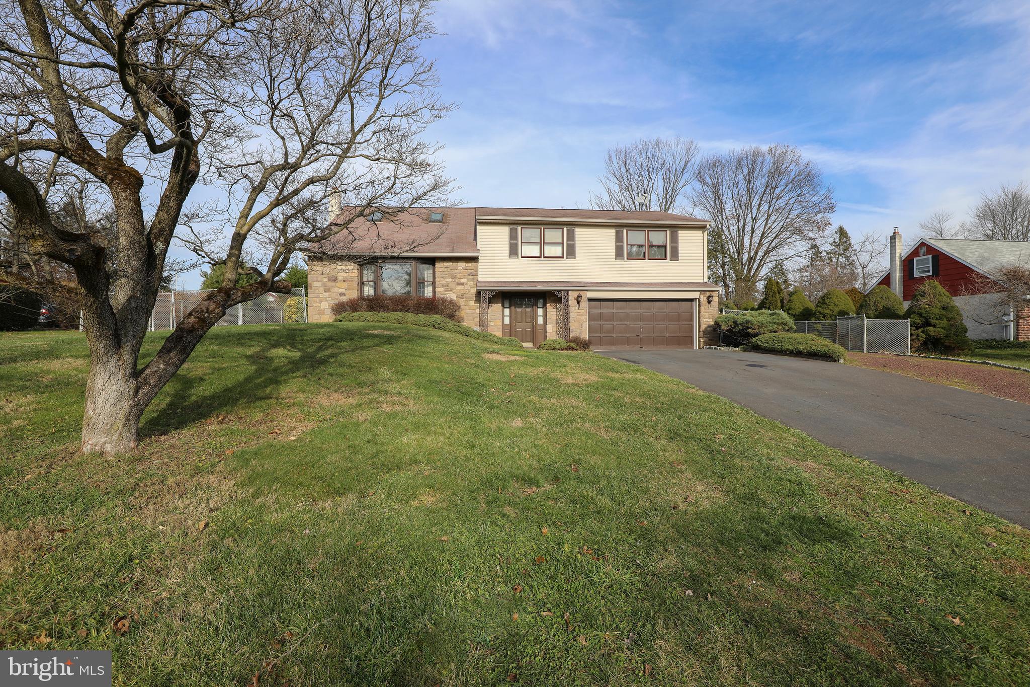 34 East Robin Road Holland, PA 18966 - Photo 37 of 38 Front View