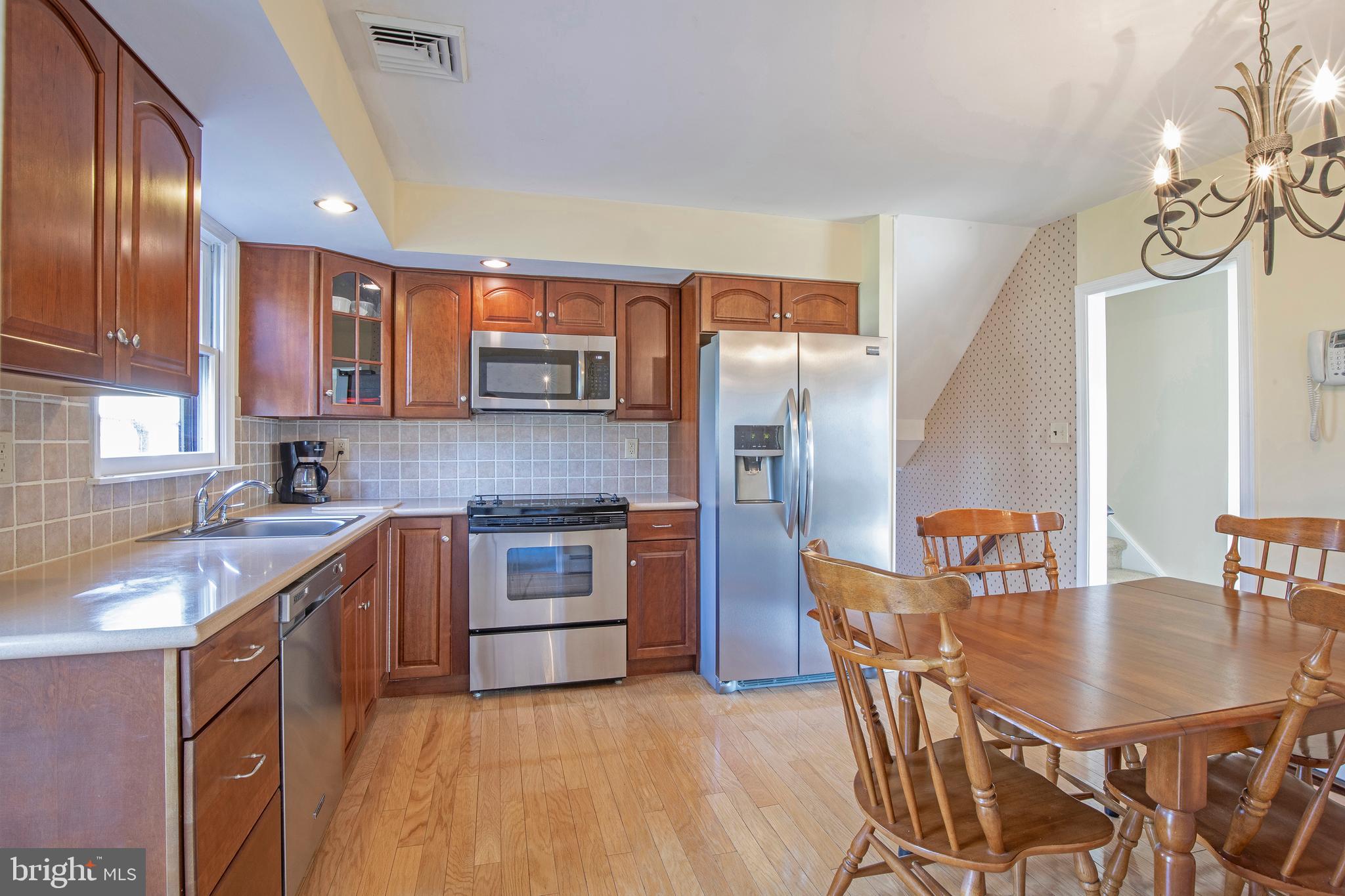 34 East Robin Road Holland, PA 18966 - Photo 9 of 38 Kitchen with corian countertops