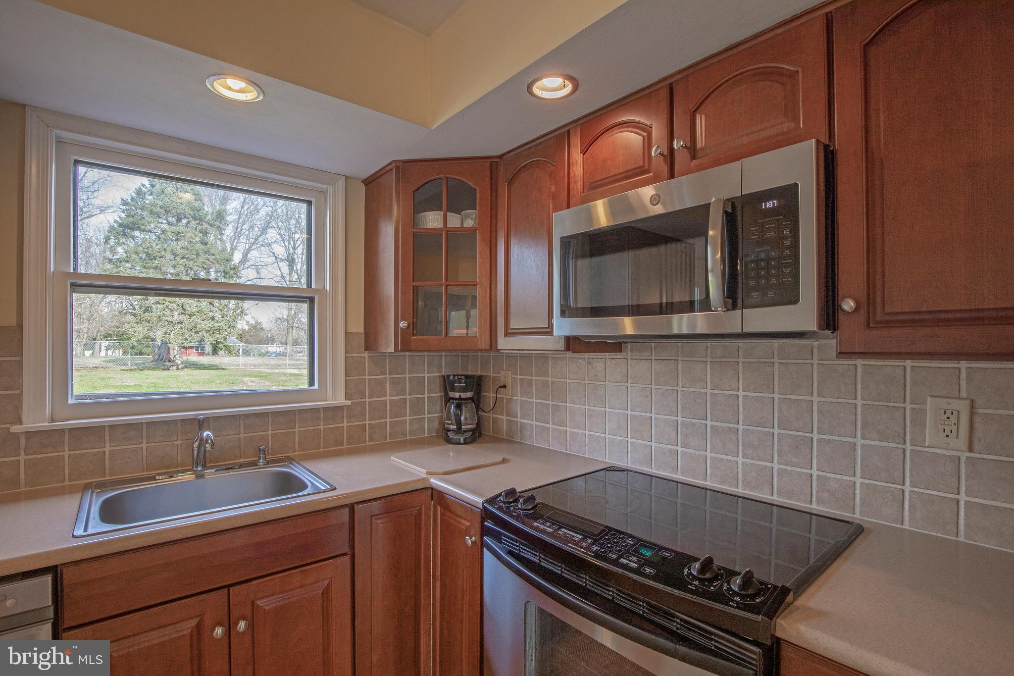 34 East Robin Road Holland, PA 18966 - Photo 10 of 38 Updated kitchen with built-in microwave