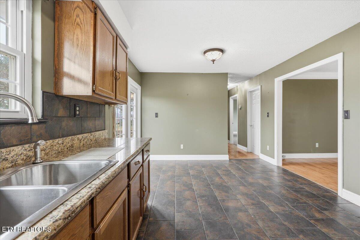 10050 Rutledge Pike Corryton, TN 37721 - Photo 11 of 20 09-010_7K9A2202