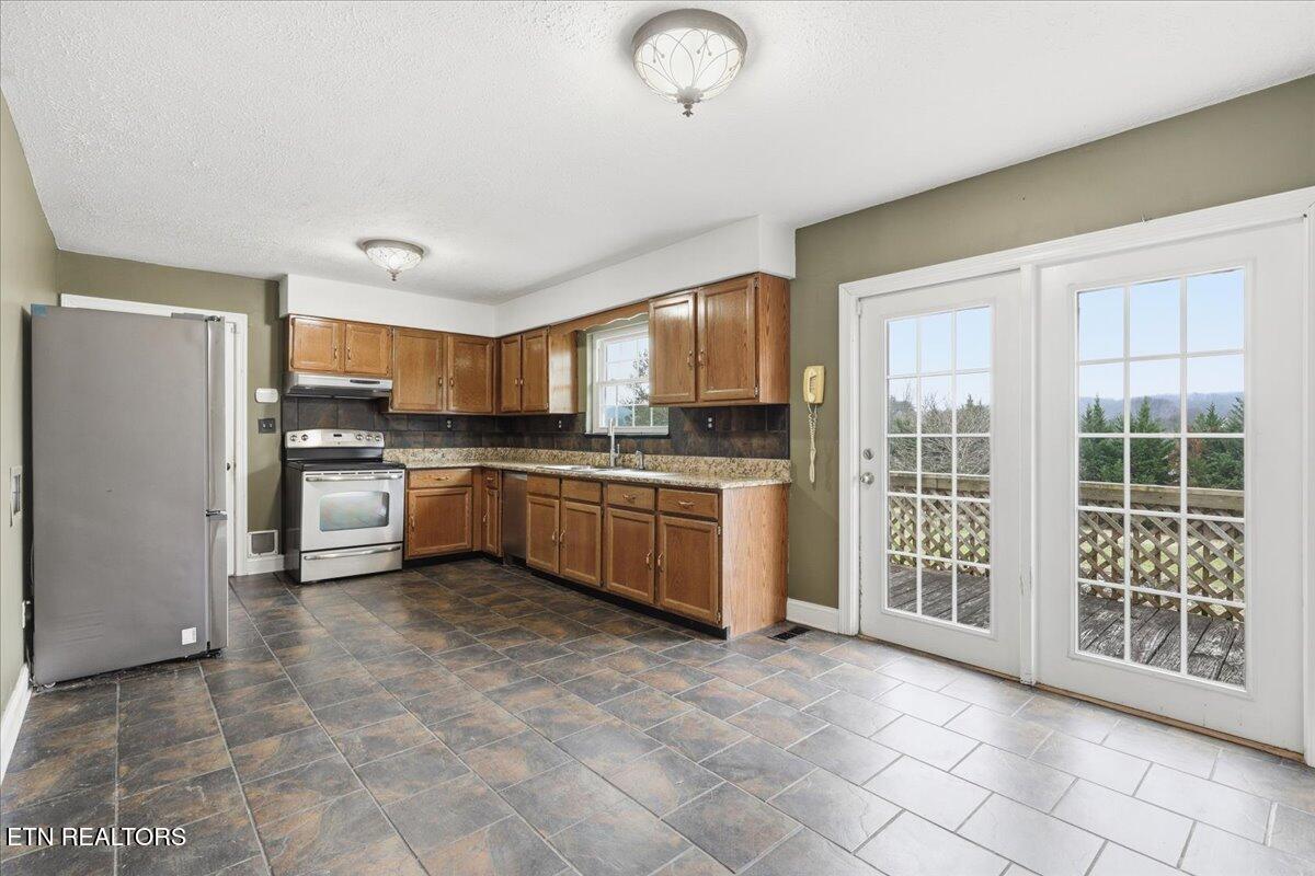 10050 Rutledge Pike Corryton, TN 37721 - Photo 9 of 20 07-008_7K9A2193