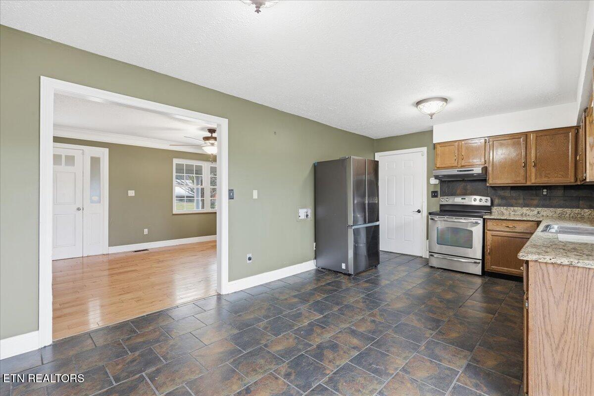 10050 Rutledge Pike Corryton, TN 37721 - Photo 10 of 20 08-009_7K9A2196