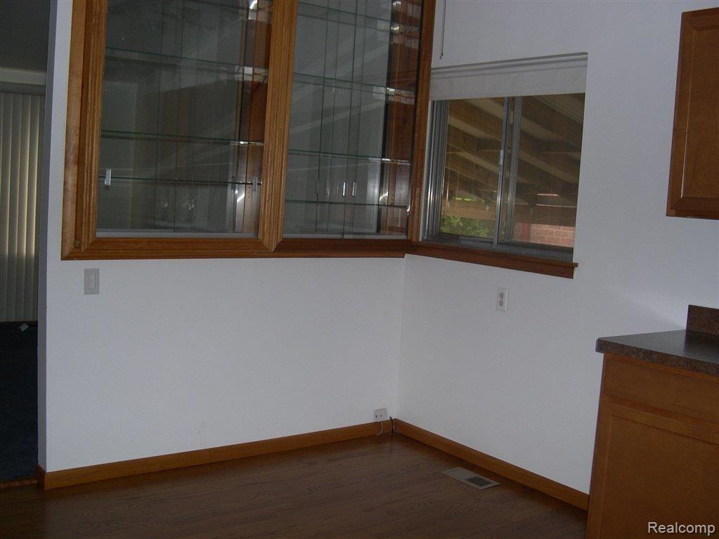 307 Bert Lane Inkster, MI 48141 - Photo 5 of 16 KITCHEN TABLE SPACE