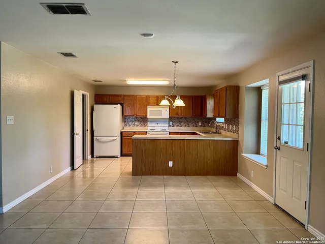 $1,900 | 10523 Tiger Paw, San Antonio, TX 78251