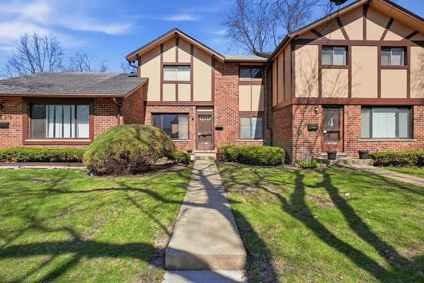 $224,900 | 18W274 Kirkland Lane, Villa Park, IL 60181
