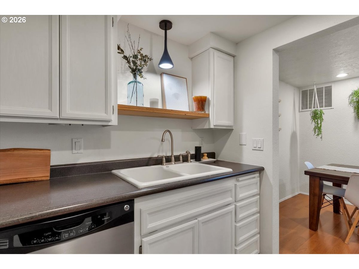 2550 Northwest Princess Street, Unit 102 Corvallis, OR 97330 - Photo 5 of 36