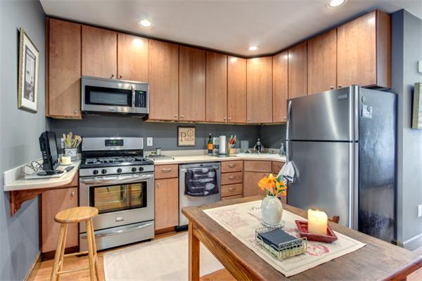 12 Dixfield Street Boston, MA 02127 - Photo 7 of 18