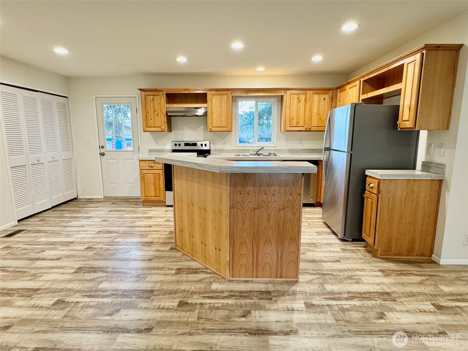 871 Spruce Street Southeast Olympia, WA 98503 - Photo 11 of 26