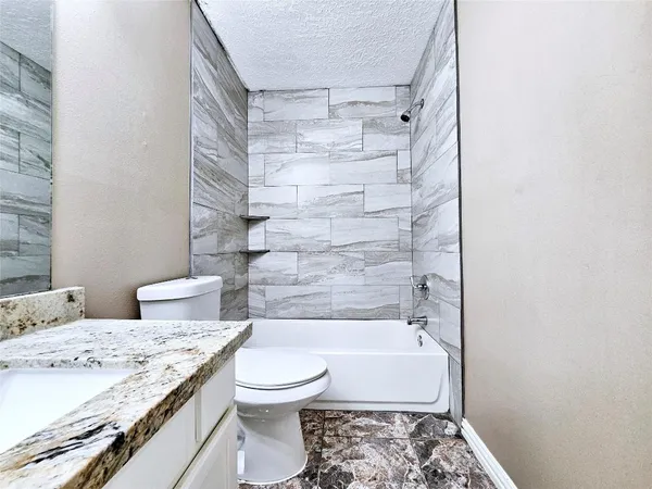 $1,950 | 16611 Creek Trail, Houston, TX 77084