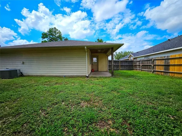 $1,950 | 16611 Creek Trail, Houston, TX 77084