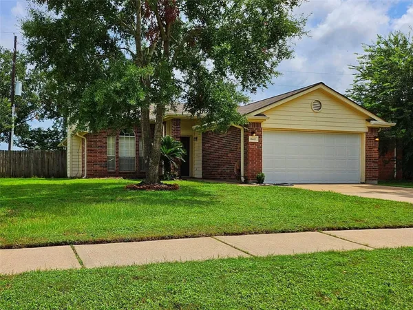 $1,950 | 16611 Creek Trail, Houston, TX 77084