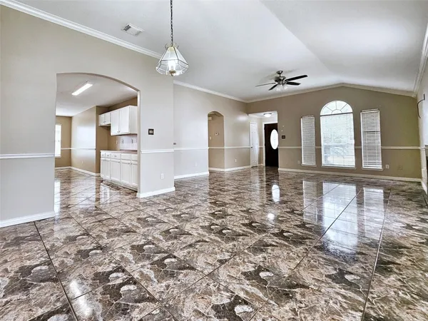 $1,950 | 16611 Creek Trail, Houston, TX 77084