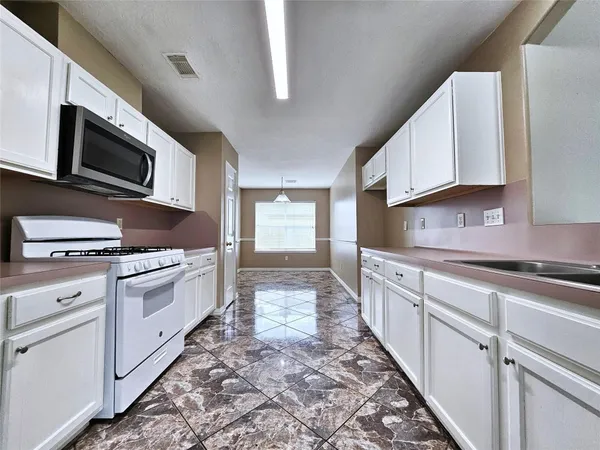 $1,950 | 16611 Creek Trail, Houston, TX 77084