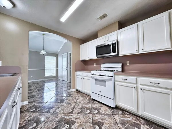 $1,850 | 16611 Creek Trail, Houston, TX 77084