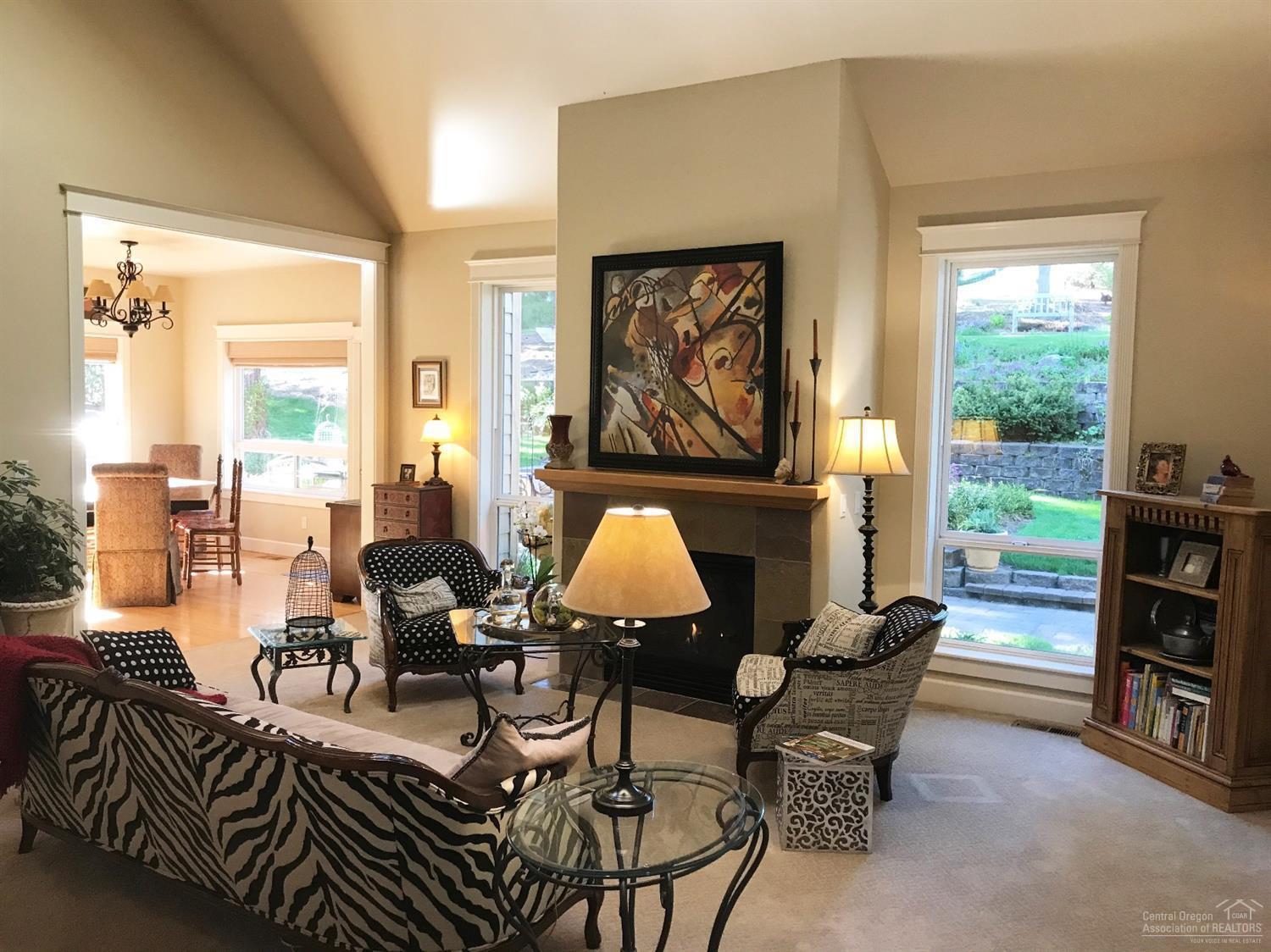 1050 Northwest Stannium Road Bend, OR 97703 - Photo 3 of 25 Living Room