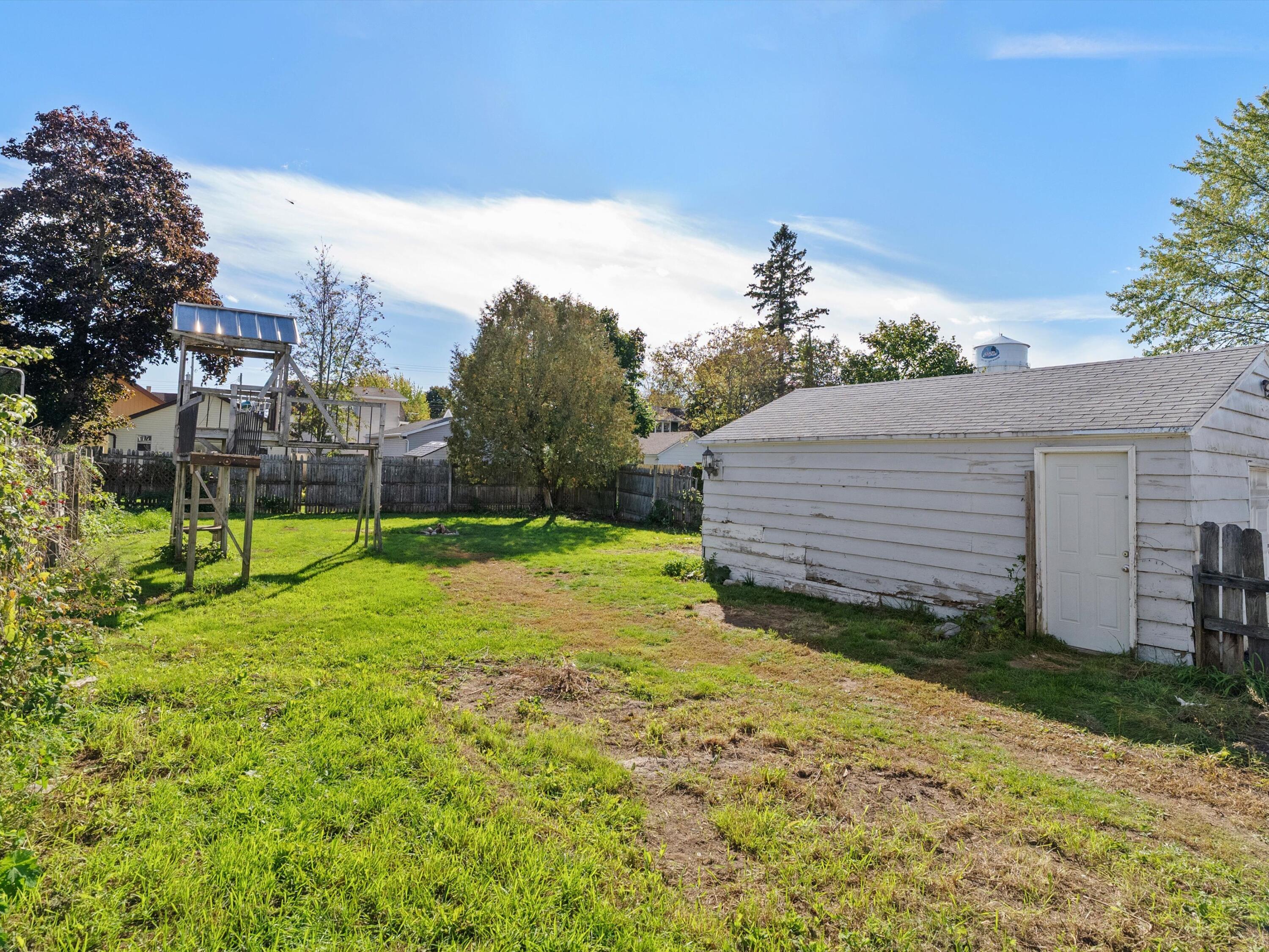 2413 14th Street Two Rivers, WI 54241 - Photo 23 of 30 Yard