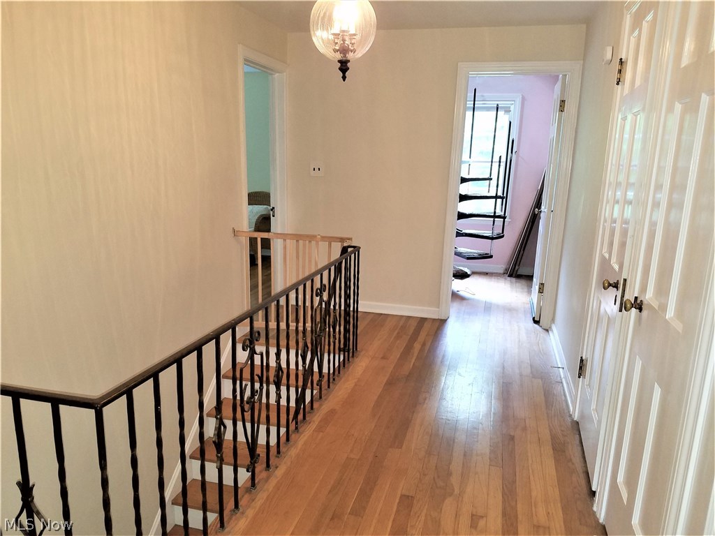 28300 Jackson Road Chagrin Falls, OH 44022 - Photo 18 of 31 Second Floor Hallway
