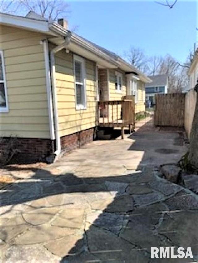 1243 North 2nd Street Springfield, IL 62702 - Photo 3 of 18