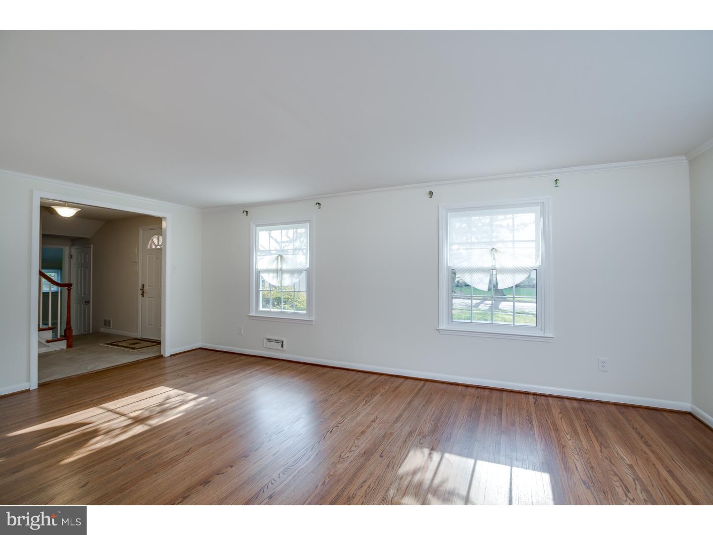 176 Pearl Croft Road Cherry Hill, NJ 08034 - Photo 4 of 21 Living Room