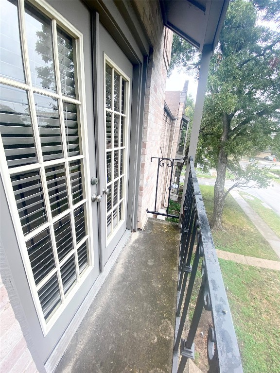 2216 San Gabriel Street, Unit 304 Austin, TX 78705 - Photo 12 of 24 View of balcony