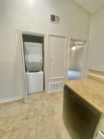$1,600 | 2216 San Gabriel Street, Unit 304, Austin, TX 78705
