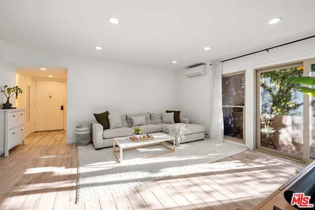 $689,000 | 5651 Windsor Way, Unit 101, Culver City, CA 90230