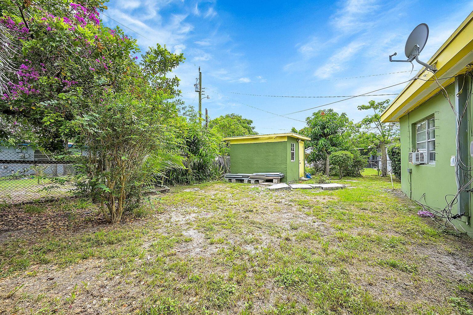 1645 West 31st Street Riviera Beach, FL 33404 - Photo 18 of 20 a view of backyard with green space