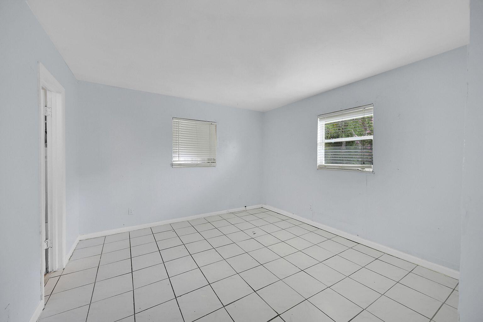 1645 West 31st Street Riviera Beach, FL 33404 - Photo 6 of 20 a view of an empty room