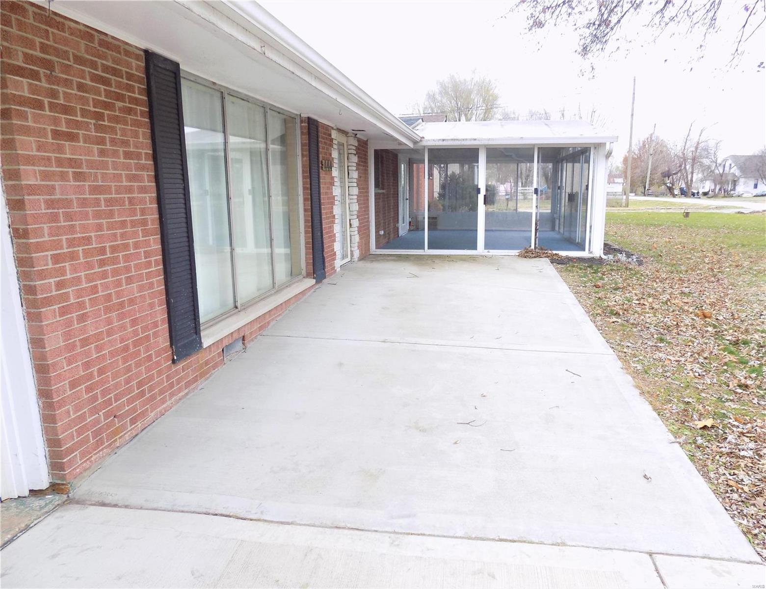 444 Old Rock Road Granite City, IL 62040 - Photo 3 of 32 Gallery Image 3