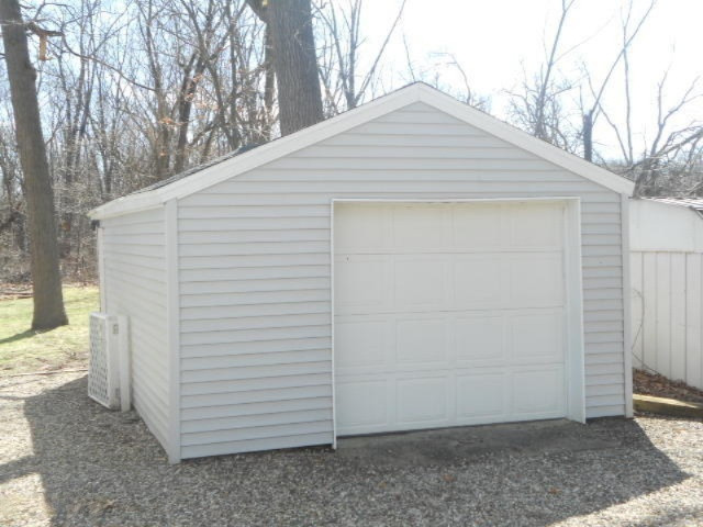 2118 Mt Olivet Road Kalamazoo, MI 49004 - Photo 15 of 18 DSCN0604