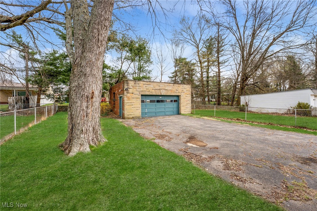1095 Gordon Road Lyndhurst, OH 44124 - Photo 21 of 24