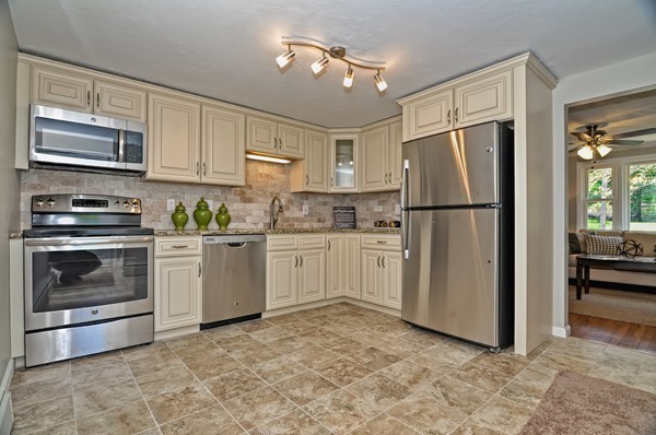 31 Coolidge Road Walpole, MA 02081 - Photo 4 of 27 Gallery Image 4