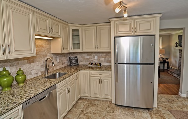 31 Coolidge Road Walpole, MA 02081 - Photo 5 of 27 Gallery Image 5