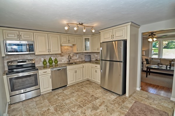 31 Coolidge Road Walpole, MA 02081 - Photo 6 of 27 Gallery Image 6