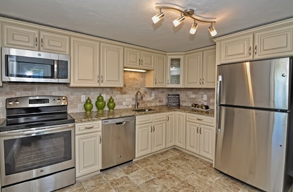 31 Coolidge Road Walpole, MA 02081 - Photo 7 of 27 Gallery Image 7