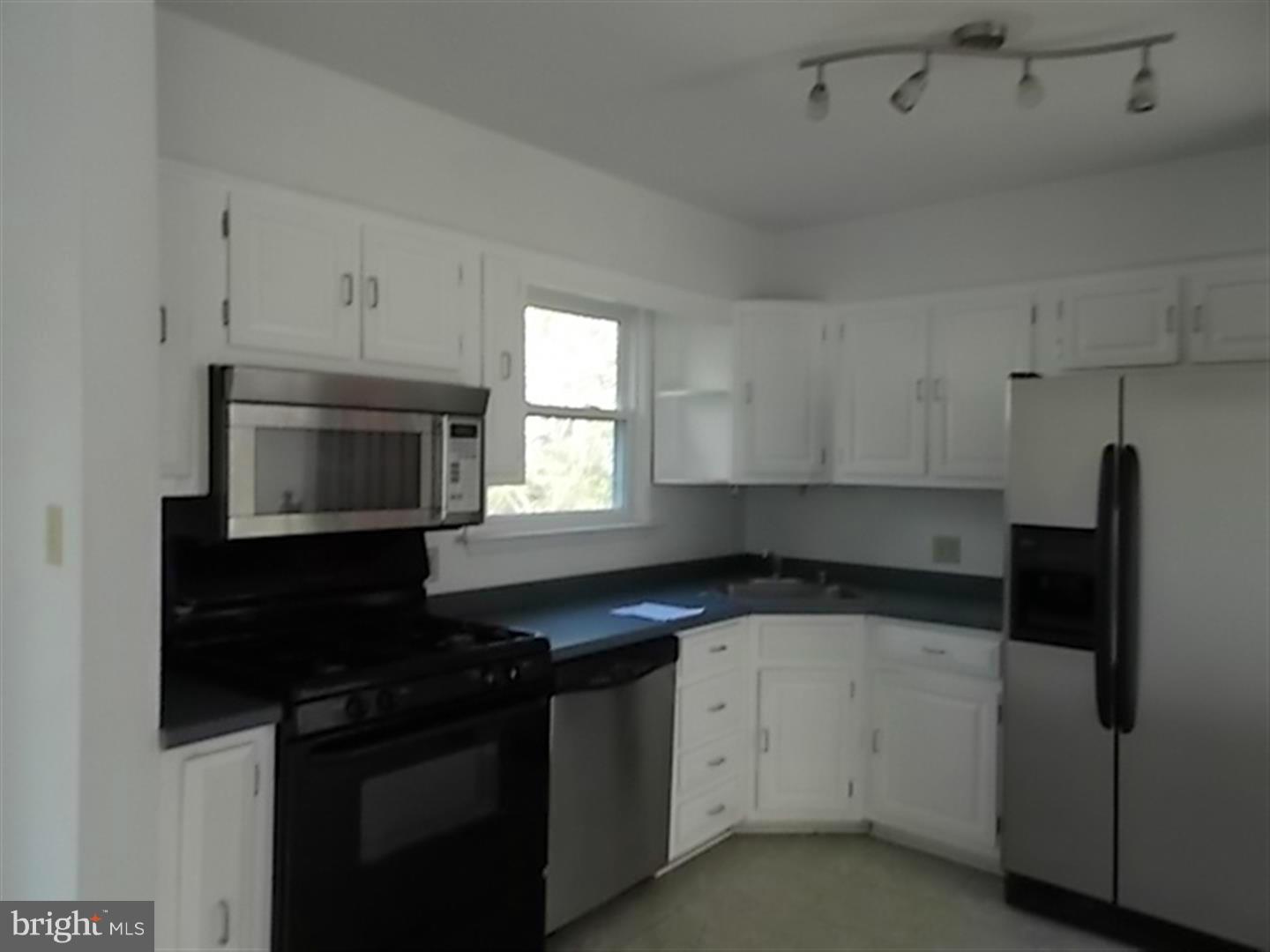 3 Roe Lane Arnold, MD 21012 - Photo 9 of 29 Kitchen