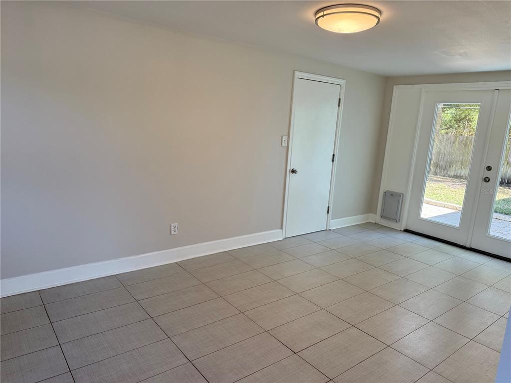 2801 Nancy Street Orlando, FL 32806 - Photo 15 of 39 an empty room with windows