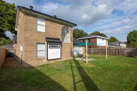 a view of a house with backyard and porch