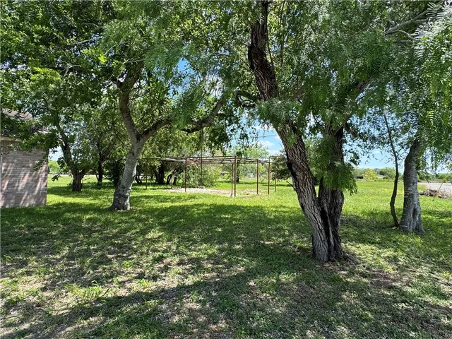 $1,500 | 813 3rd Street, Sinton, TX 78387
