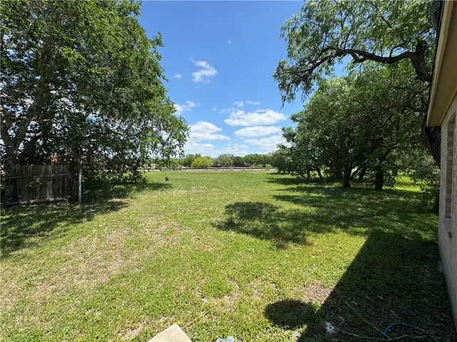 $1,500 | 813 3rd Street, Sinton, TX 78387
