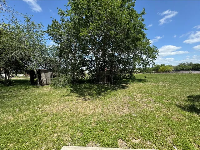 $1,500 | 813 3rd Street, Sinton, TX 78387