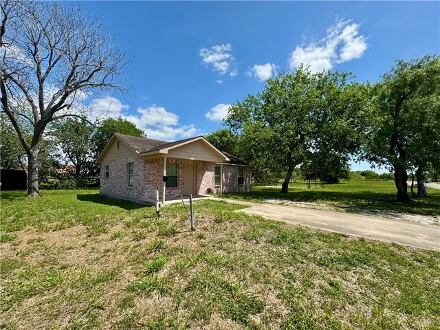 $1,500 | 813 3rd Street, Sinton, TX 78387